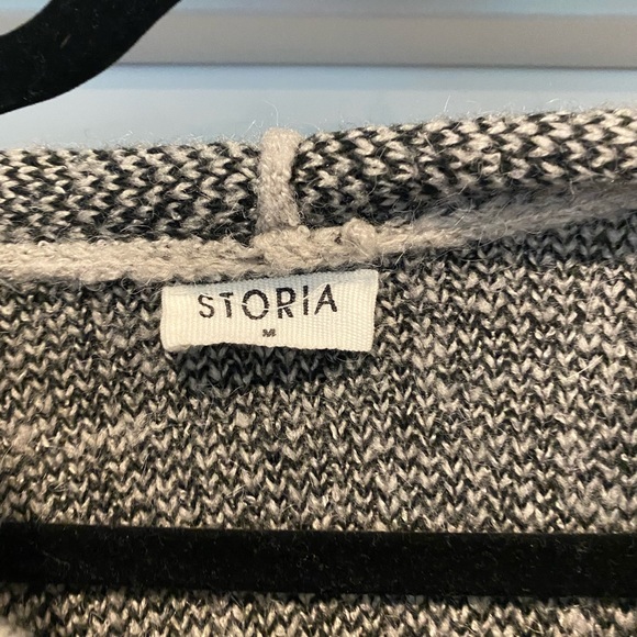 Vici star print cropped hoodie sweater - Picture 2 of 2